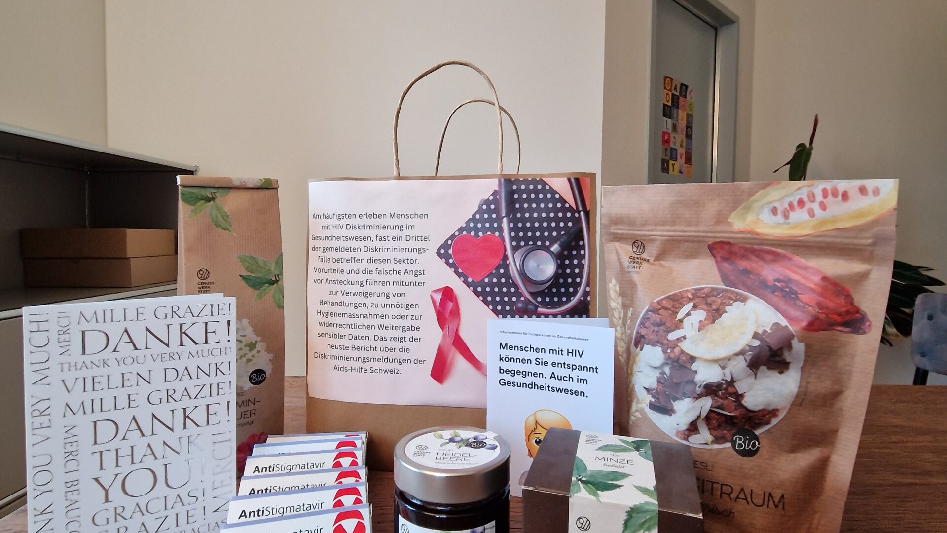 Snack-Päckli zum Welt-Aids-Tag für KSSG-Mitarbeitende